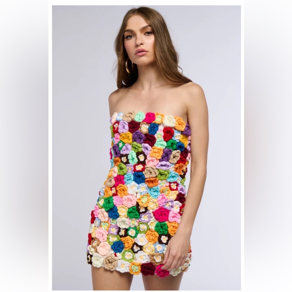 NWT Strapless floral Crochet Dress - Picture 3 of 10